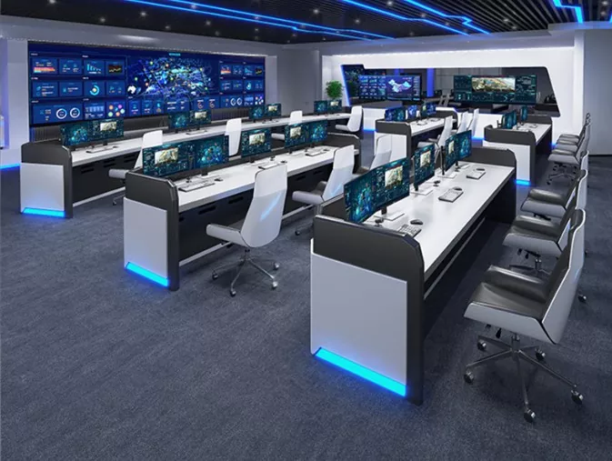 Bewakingsconsole in de controlekamer