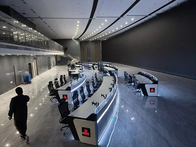 Gebogen bewakingsconsole